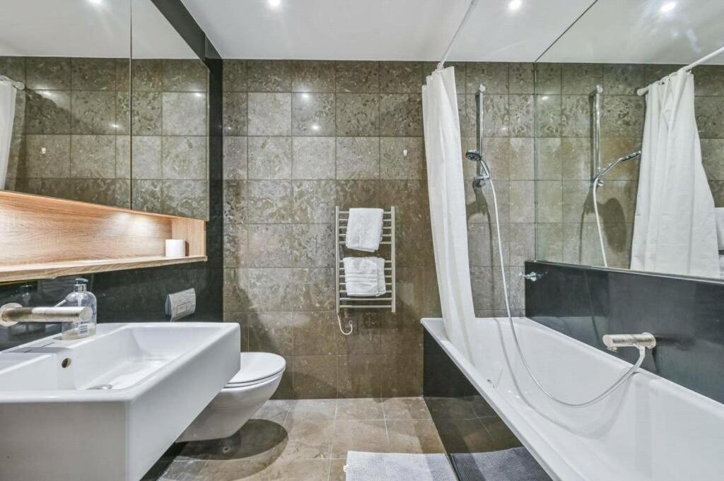 Grand Design Deluxe By Buckingham Palace *